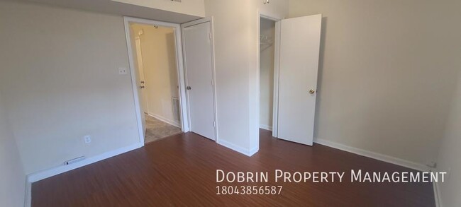 Building Photo - Renovated 5BD: Open floor plan - BLOCKS FR...