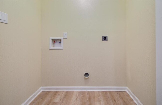 Building Photo - 6510 Cherrydale Dr