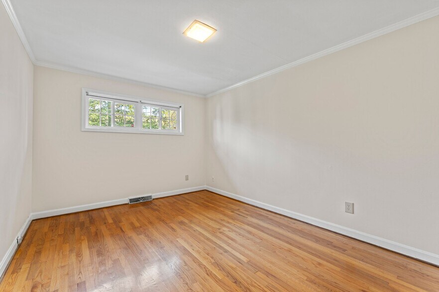 Building Photo - 30 Knoxbury Terrace