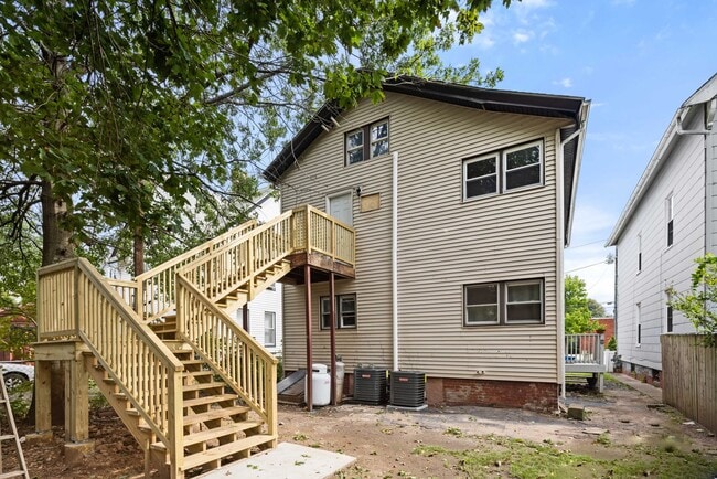 Building Photo - 140 Nash St