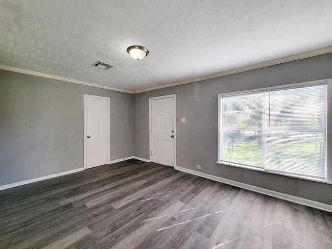 Building Photo - RECENTLY REMODELED HOME IN LA MARQUE