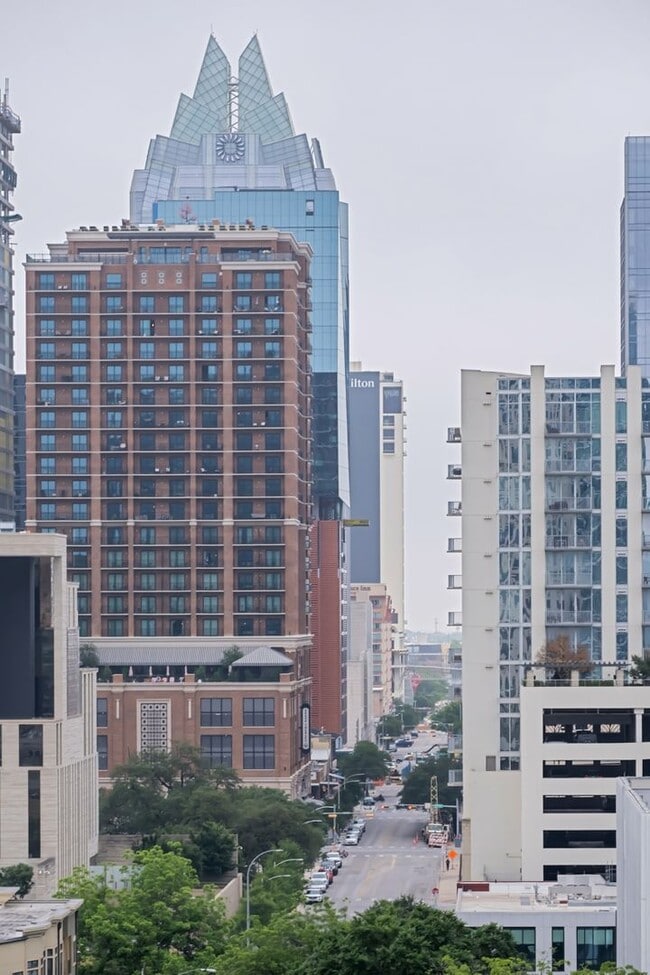 Building Photo - Luxurious 2 Bedroom, 2 Bath High Rise in Downtown Austin
