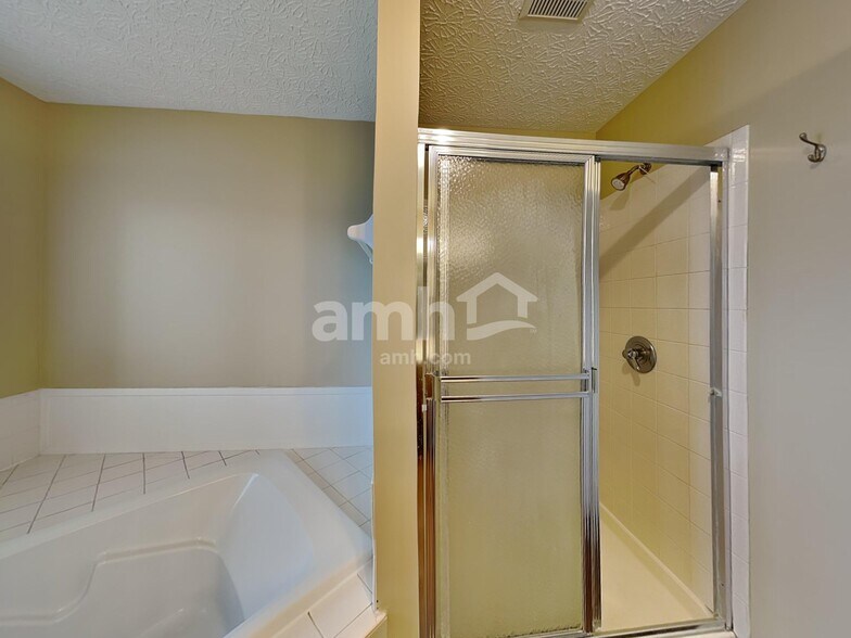 Building Photo - 1124 Waterview Ct