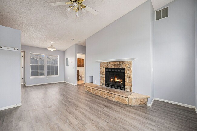 Building Photo - Lake Views in the City! **Move-In Special**