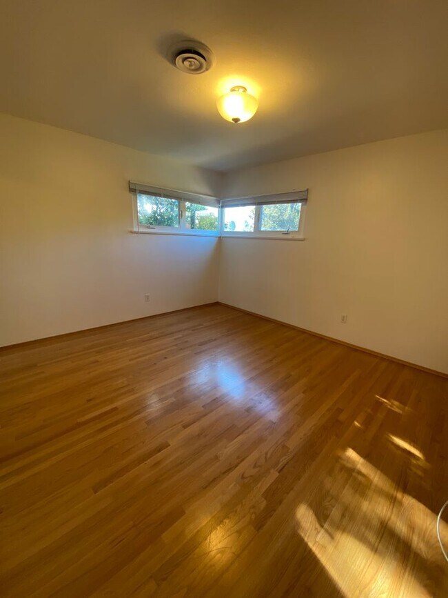 Building Photo - 1651 Chiswick Ct