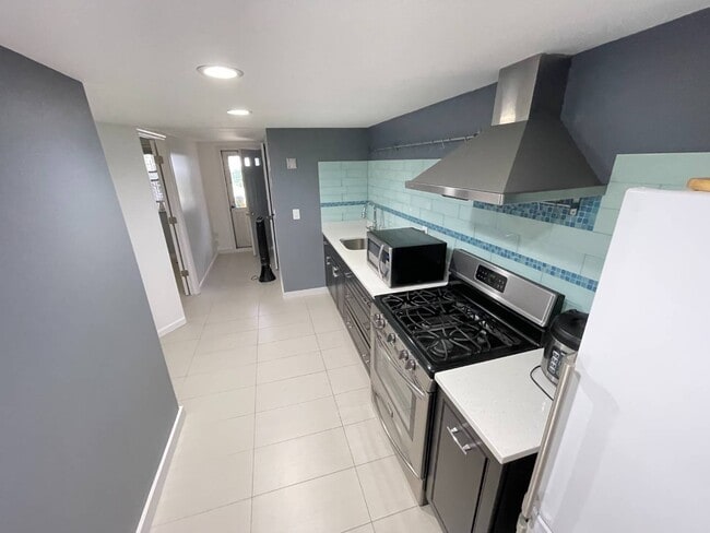 Building Photo - 1914B Radcliff Ave