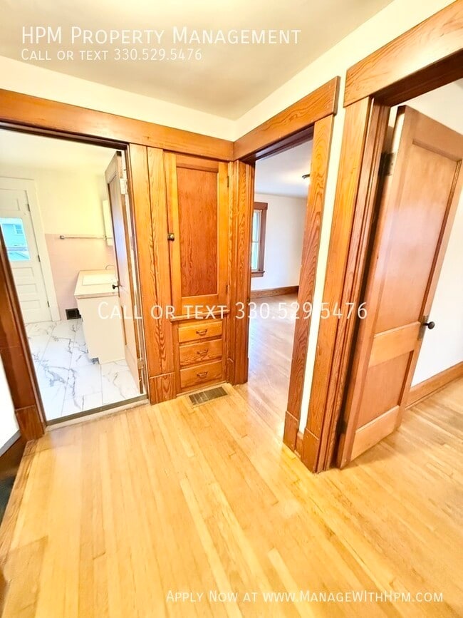 Building Photo - 1208 19th St NW