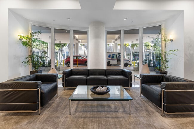 Building Photo - 1800 Sunset Harbour Dr