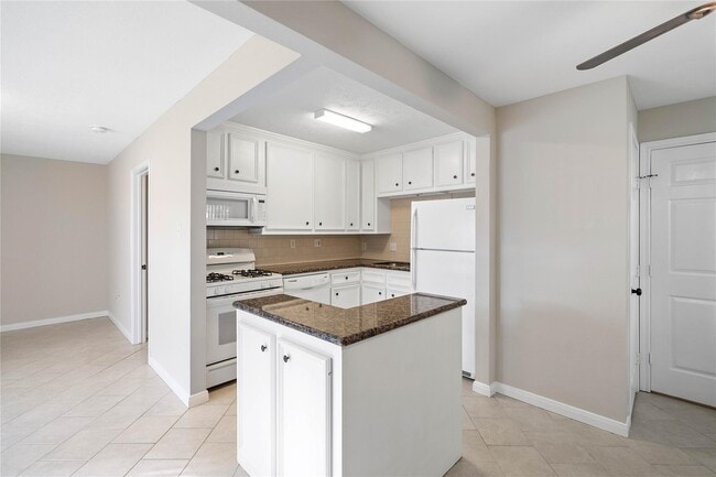 Building Photo - 230 W 27th St