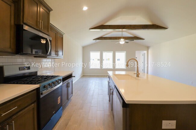 Building Photo - Stunning New Construction Home 4 Bed 2 Bath Broken Arrow