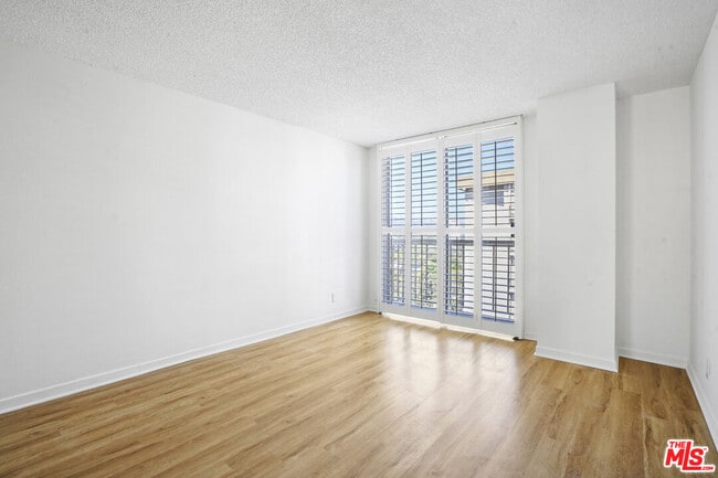 Building Photo - 10751 Wilshire Blvd