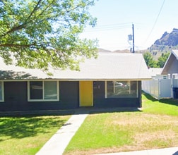 Building Photo - 1231/1233 Montana St. Duplex