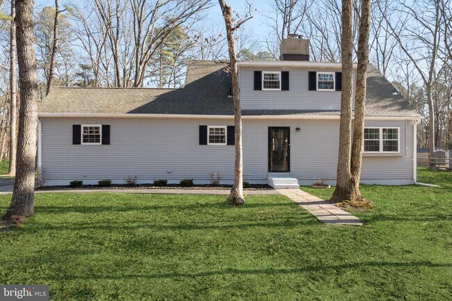 Building Photo - 221 Oak Ln