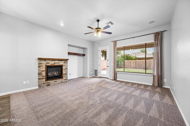 Building Photo - 4231 E Marshall Ave