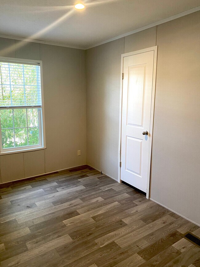 Building Photo - 2128 N Sheeran Dr