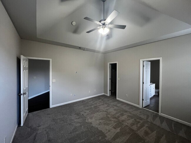 Building Photo - Coming Soon- Available August 3, 2025. Moo...