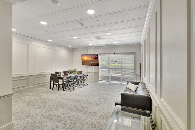 Building Photo - 2665 SW 37th Ave