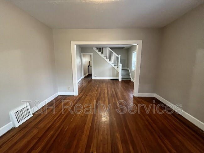 Building Photo - 608 N Chester Ave