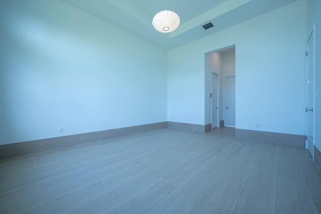 Building Photo - 9597 Regal Palm Ct