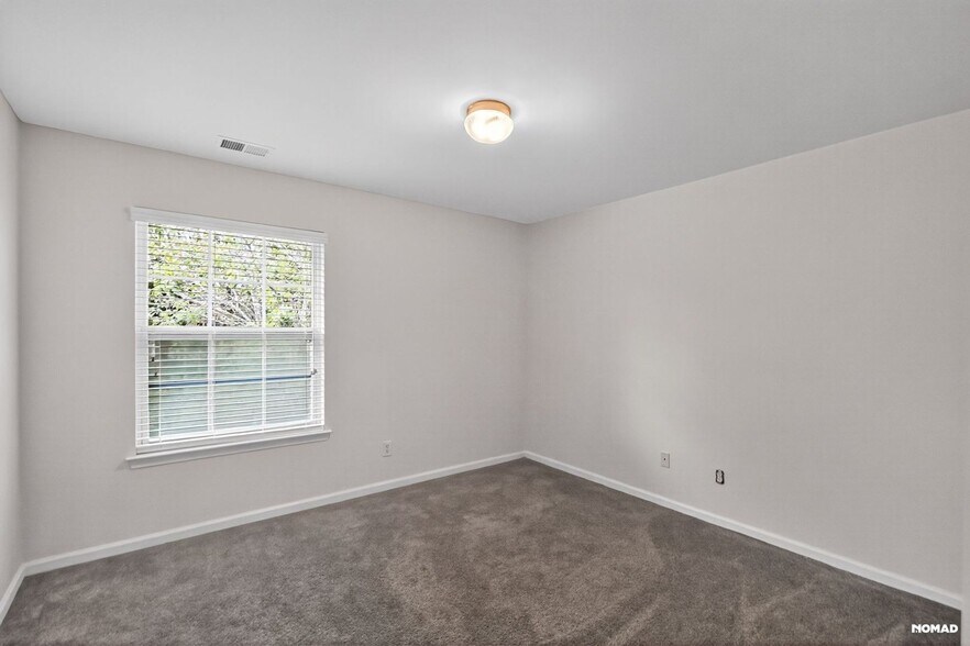 Building Photo - 4010 Daylilly Rd