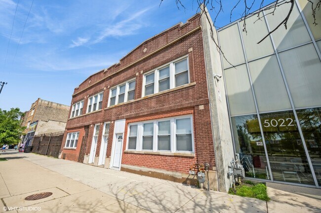 Building Photo - 5028 W Madison St