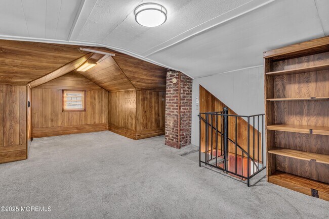 Building Photo - 177 Creek Rd