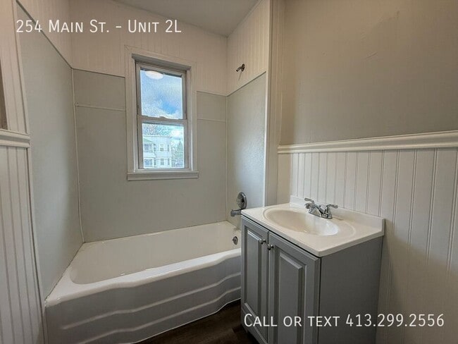 Building Photo - 254 Main St