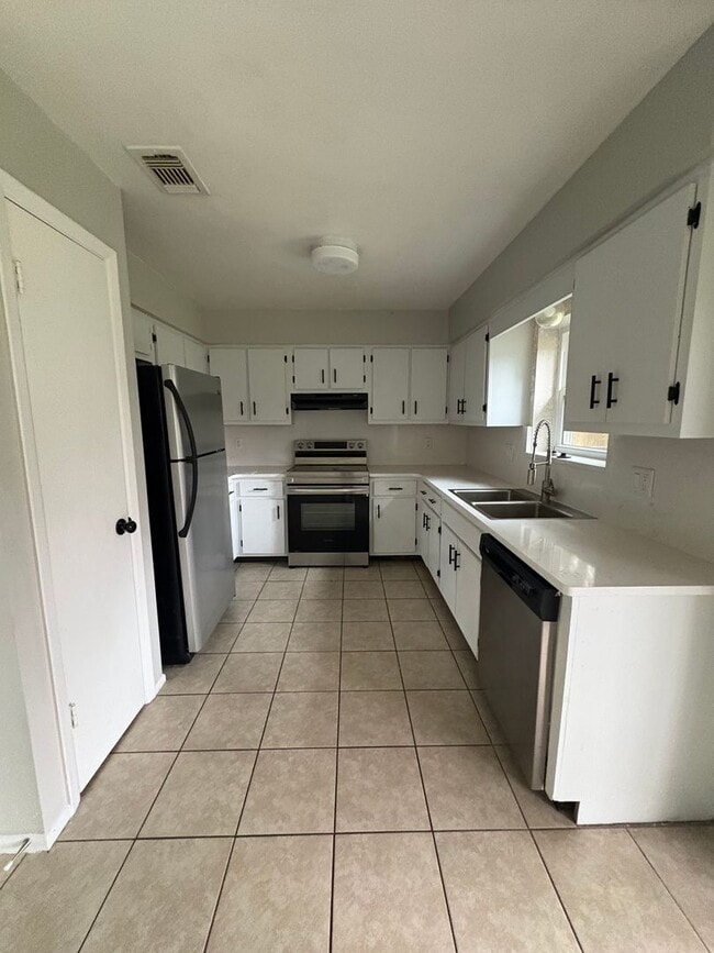 Building Photo - 2-Bedroom, 2-Bathroom Home, Orlando/Waterford/UCF Great Location!!