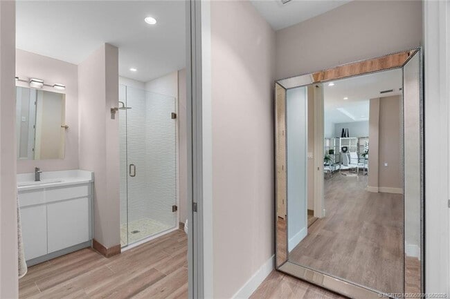 Building Photo - 41 SW Seminole St