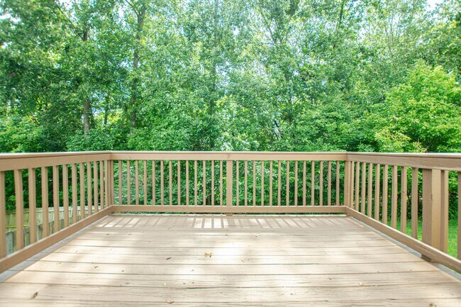Building Photo - Pet Friendly Three Bedroom with Bonus!