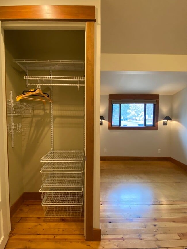 Building Photo - *Unfurnished* Charming, updated and walkable west side 3 BR + den/office