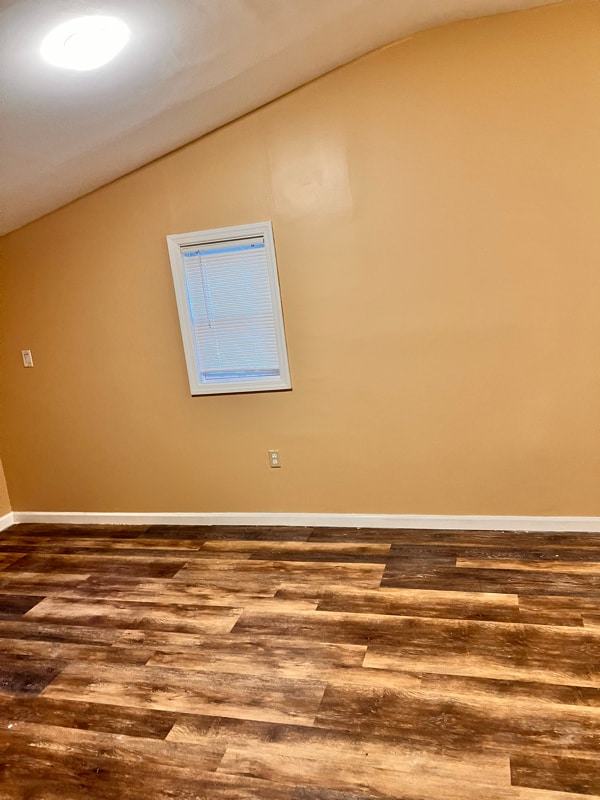 Building Photo - 270 Louise Ave