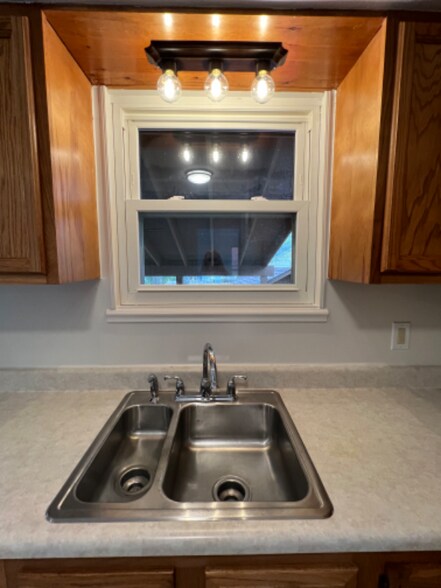 Building Photo - 6848 Whispering Pines Dr