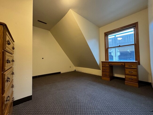 Building Photo - 408