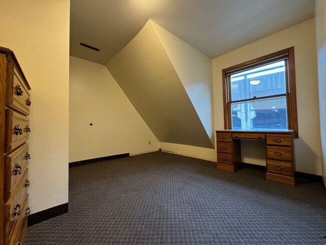 Building Photo - 408 N Frances St