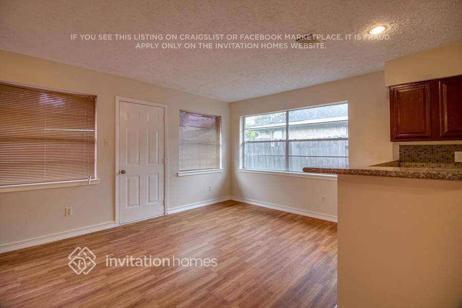 Building Photo - 15911 Timber Valley Dr