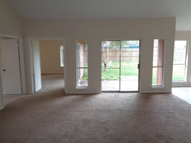 Building Photo - 10211 Golden Sunshine Dr