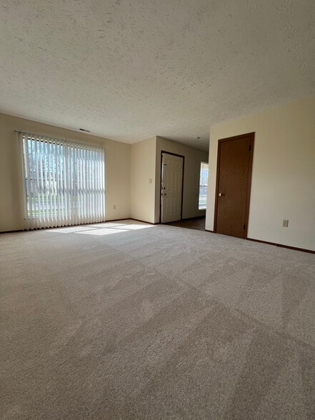 Building Photo - 3930 Deer Lake Way