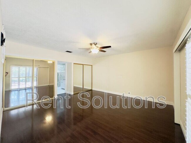 Building Photo - 3015 Tall Pine Dr