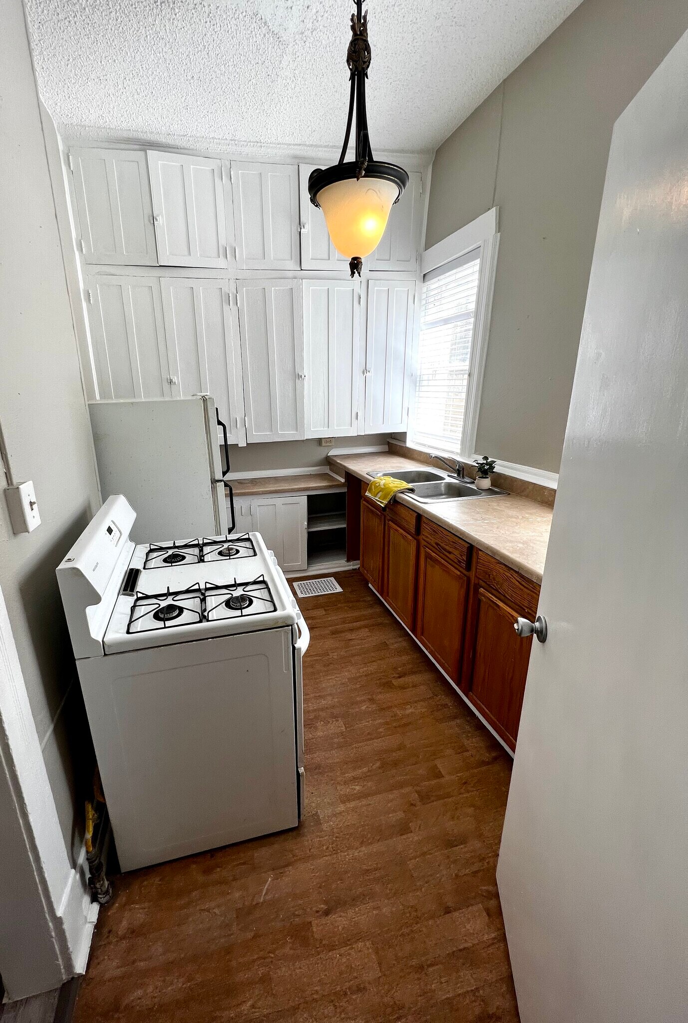 Building Photo - 211 Broadway Ave