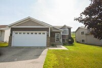 Building Photo - Recently Renovated 4 Bed, 2 Bath Home for ...