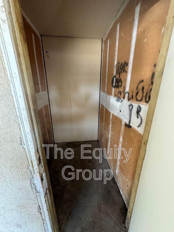 Building Photo - 624 N Garden St