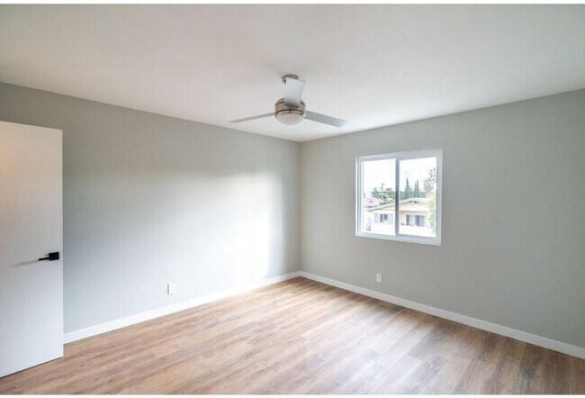 Building Photo - 5847 Willoughby Ave