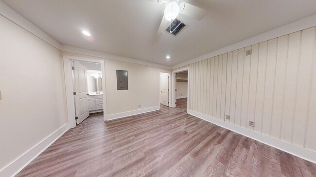 Building Photo - Three Story Townhome Rosemary Gate