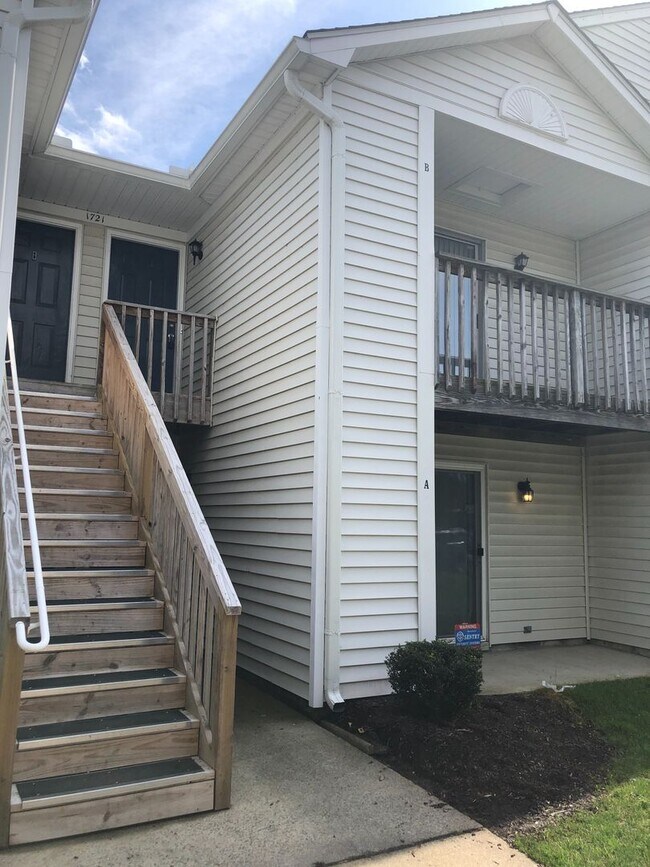 Primary Photo - Highly desired unit located in Greenbrier ...
