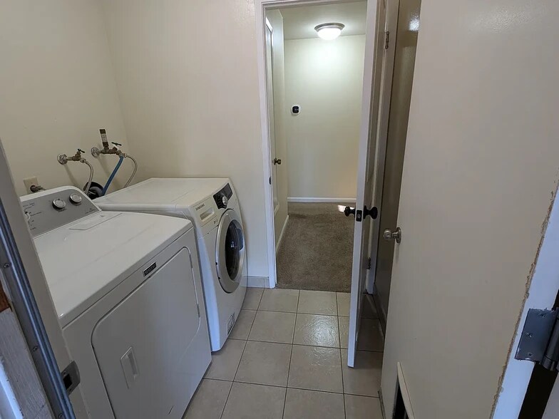 In Unit washer dryer - 130 Avenida Espana