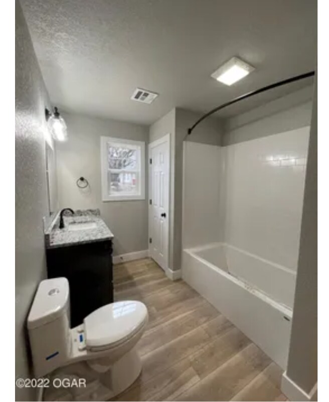 Building Photo - 719 W B St