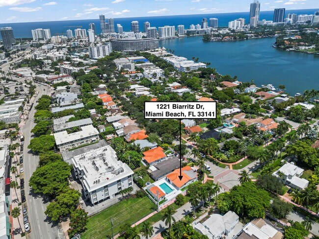 Building Photo - 1221 Biarritz Dr