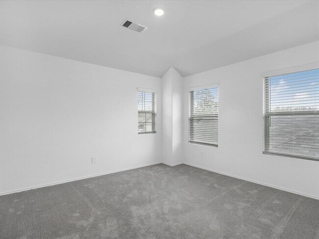 Building Photo - 1202 Silver Fir Ct