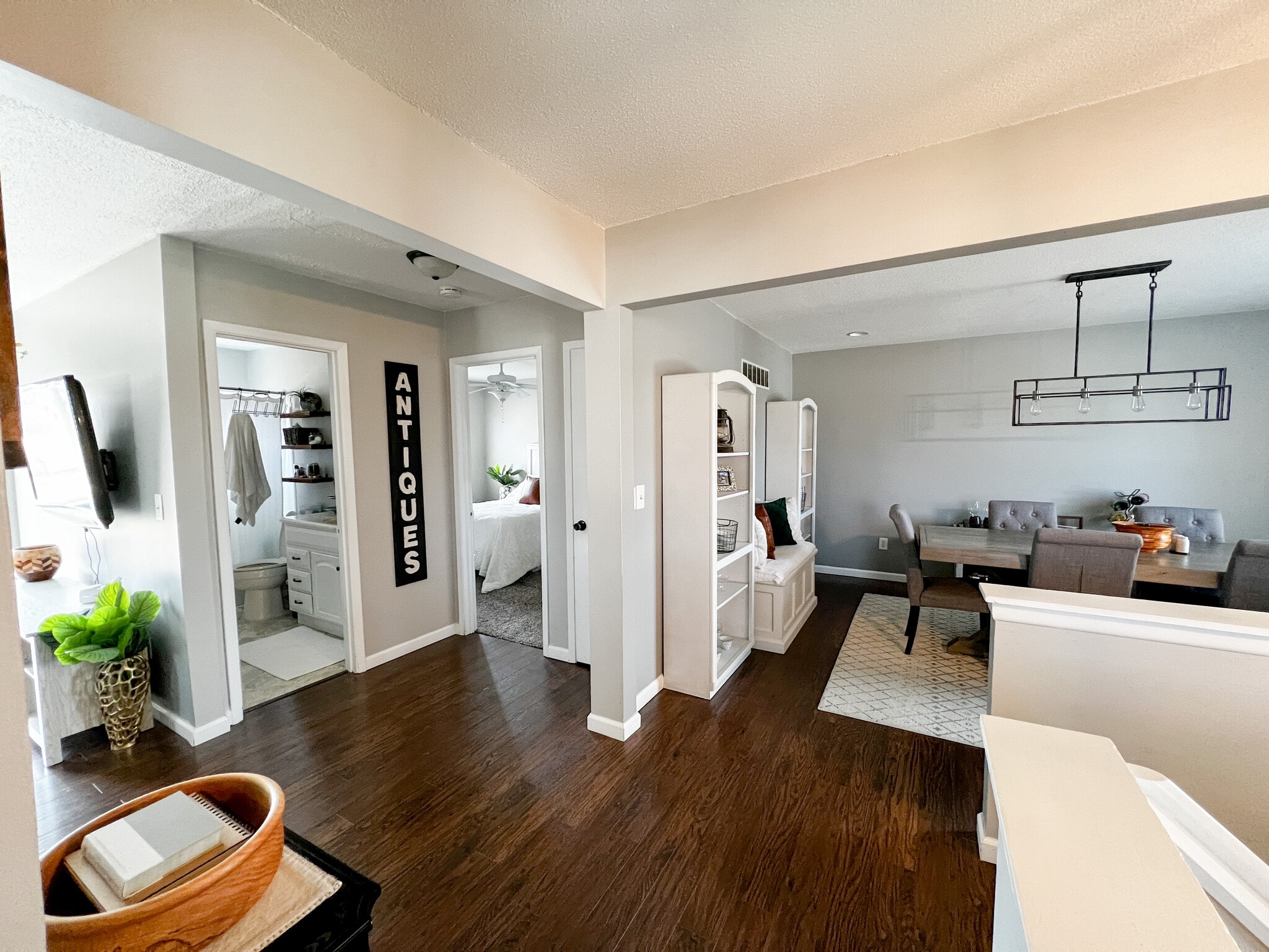 Building Photo - 323 SE Melody Ln